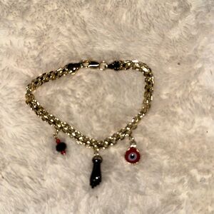 Amuleto gold plate garantía de 1 mes , no cambia de color , bendecido